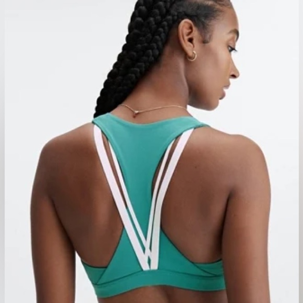 Boost Medium Impact Sports Bra
Size: M
Color: Tropics/Powder Pink
